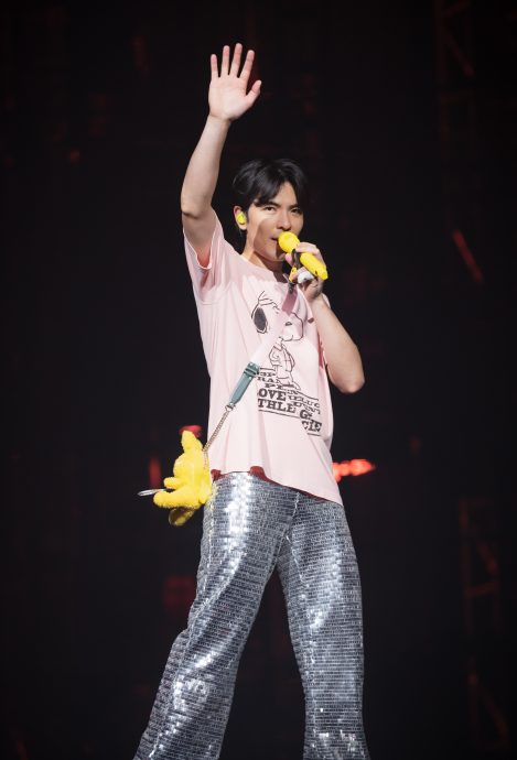 狂宠大马粉丝超时开唱 萧敬腾：罚就罚吧！