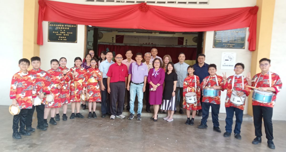 狮尾崇德华小音乐室今天隆重开幕