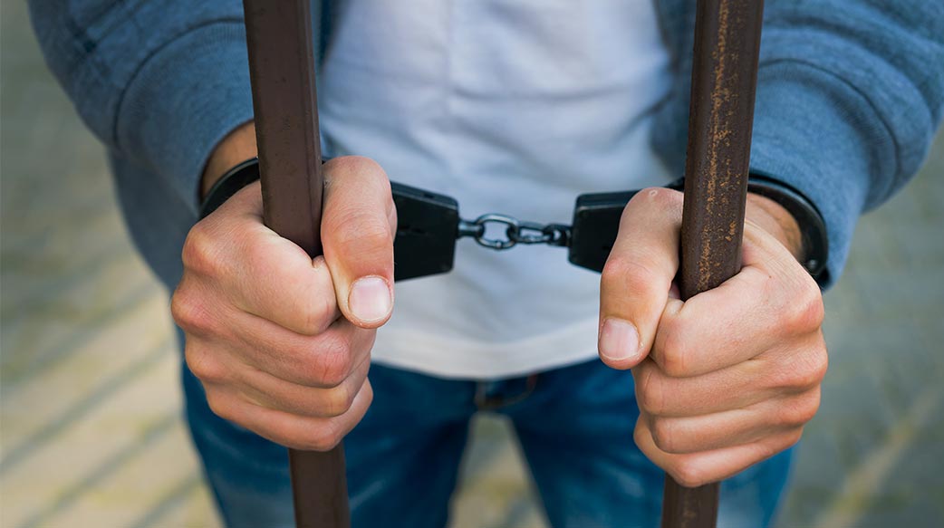 猥亵儿童入监 中国男子“遭狱友围殴”打断肋骨!