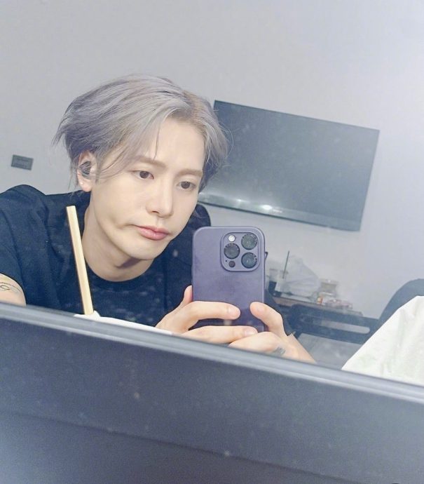 王嘉尔食物中毒送医 签名会紧急取消 