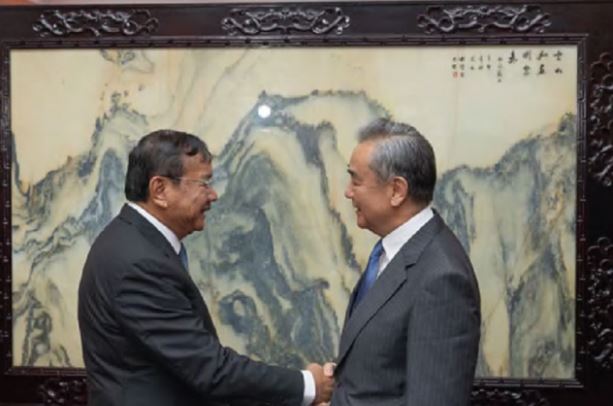 王毅：中国支持泰柬加强对话协商重建互信