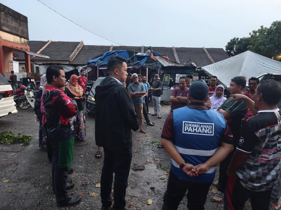 甘榜巴当再也风灾,7小贩摊位3民宅遭受破坏。