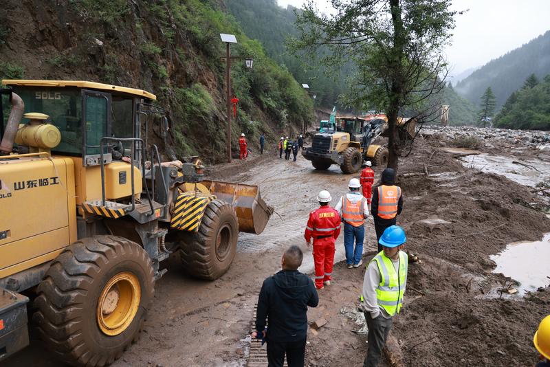 甘肃山洪致10死33失联 习近平指示千方百计搜救