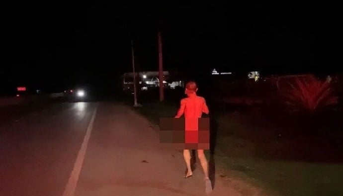 男子​为求真爱 裸奔1公里提前还愿