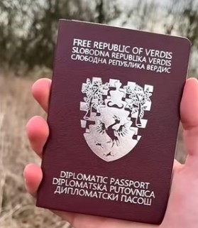 男子钻漏洞“建国”自立总统 发行国旗货币吸引400公民