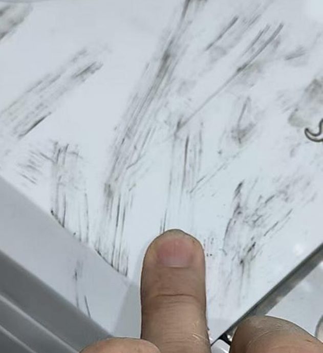 疑工厂排放污染物 太平后廊多区“污油粉”侵袭