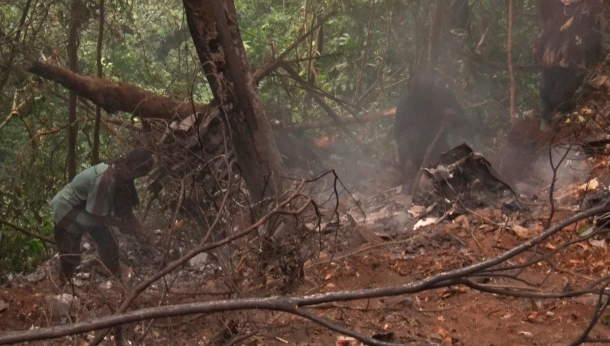 看世界/加纳军用直升机坠毁 国防及环境部长等8人丧命