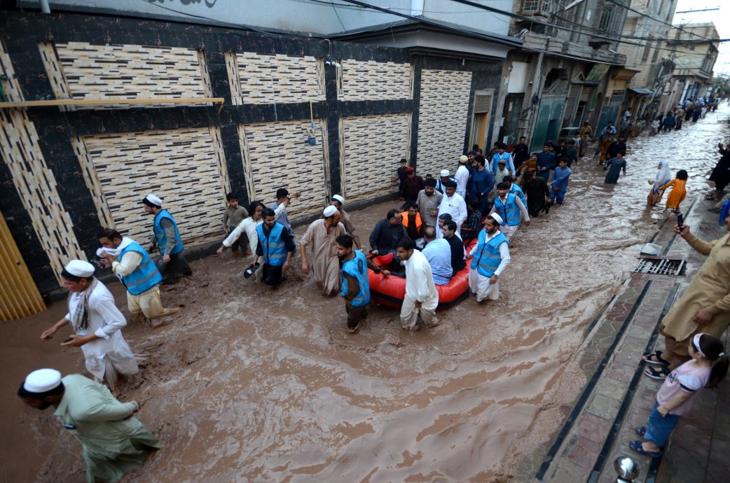 看世界)巴基斯坦东部豪雨河水暴涨　近50万受困灾民撤离