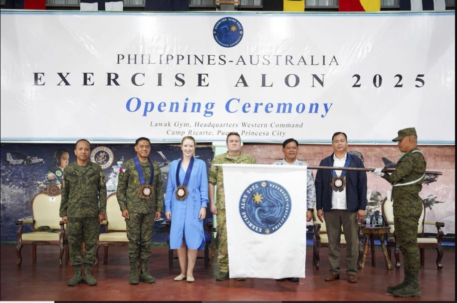 看世界)澳菲南海举行“波浪”联演 规模最大实弹演习动员3600人