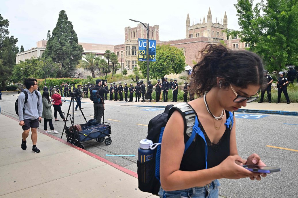 看世界/白宫传要求UCLA付42亿和解