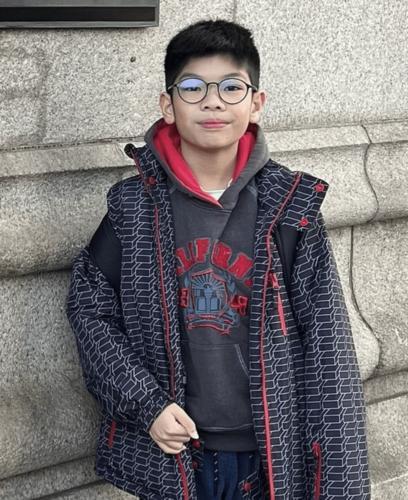 看世界)香港男童英国遭垃圾车撞死 司机仅判社区服务及停牌1年引争议