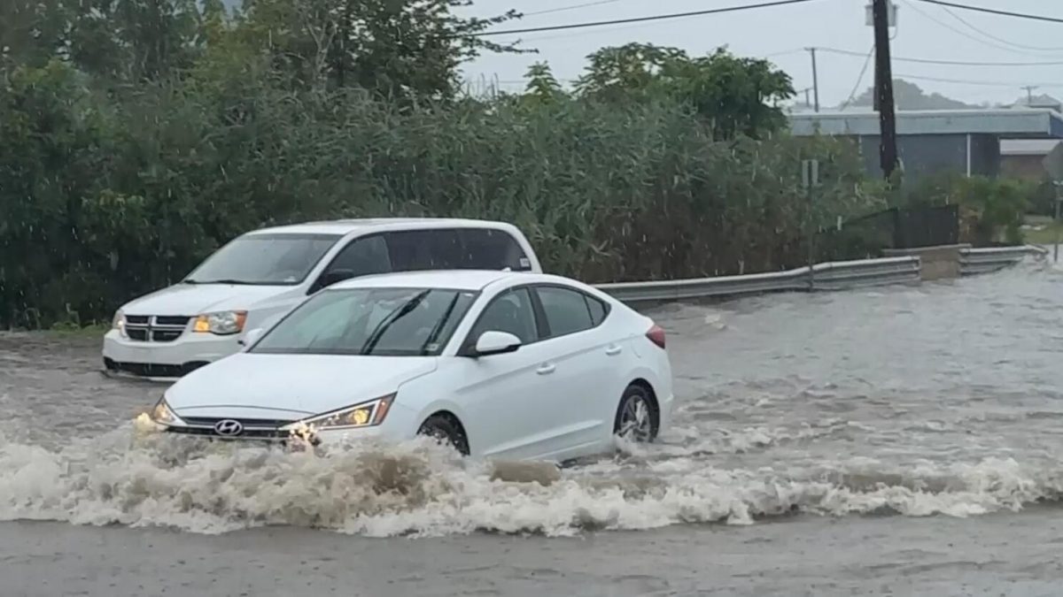 看世界）暴雨袭美东海岸 致交通瘫痪与局部地区洪水