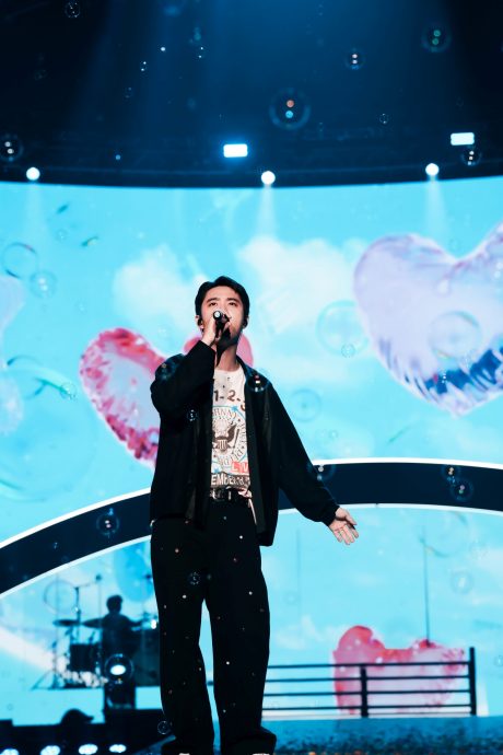 看本地美食应援视频馋了 D.O.揪粉丝去吃叻沙