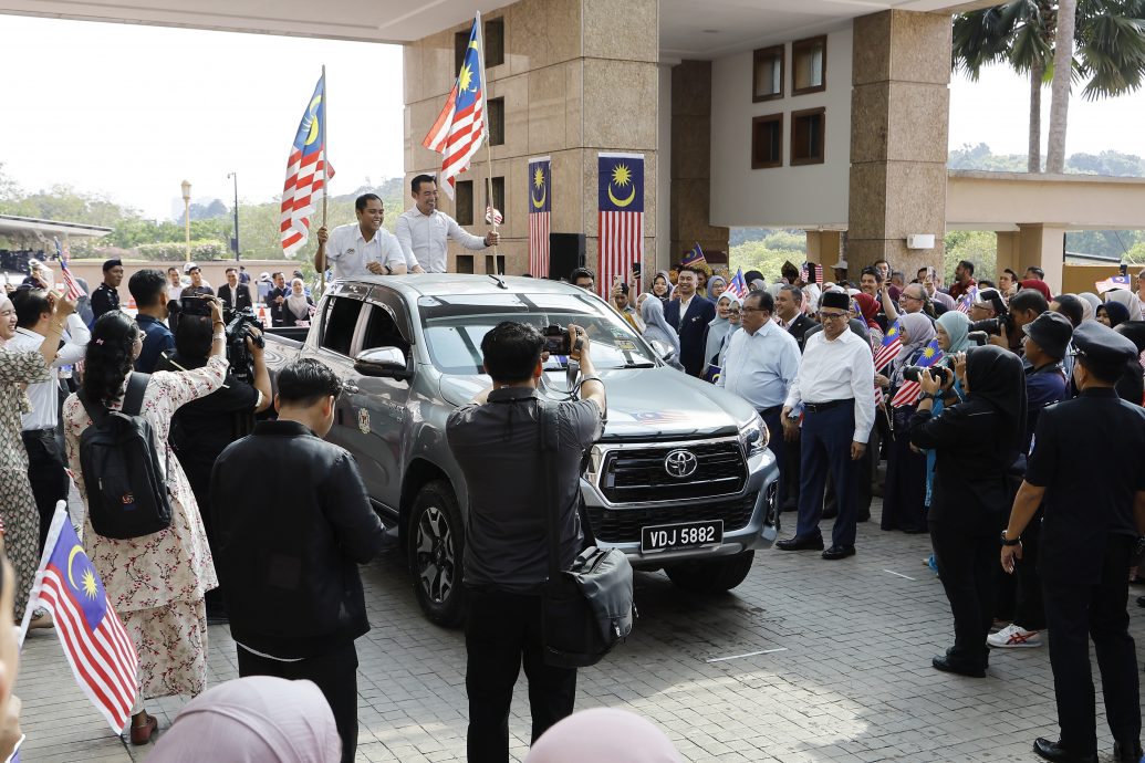 研究AI应用与生产力悖论 · 机构改革小组两周内汇报