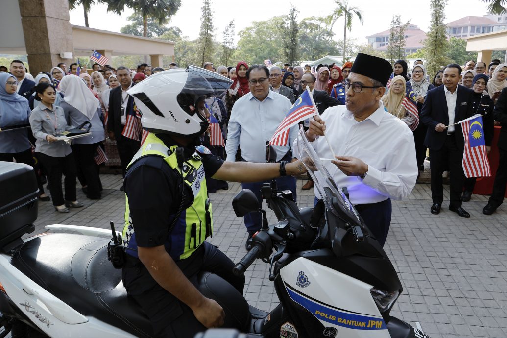 研究AI应用与生产力悖论 · 机构改革小组两周内汇报