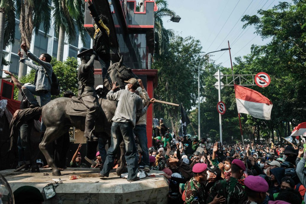 示威者要求就司机之死究责 雅加达总警长：7警员受查