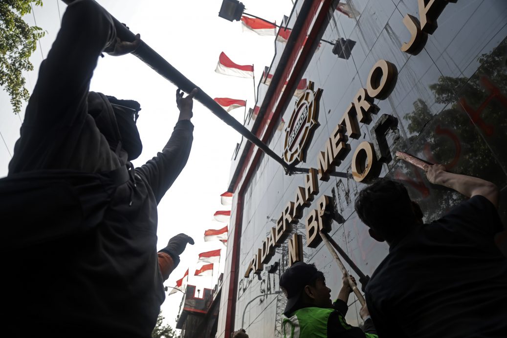 示威者要求就司机之死究责 雅加达总警长：7警员受查