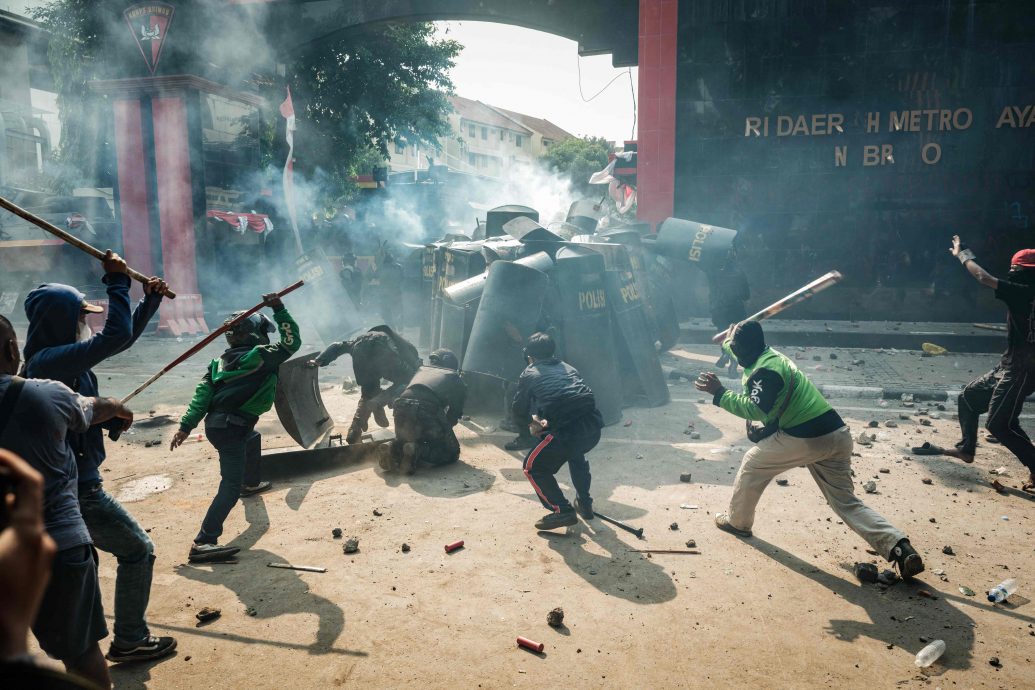 示威者要求就司机之死究责 雅加达总警长：7警员受查