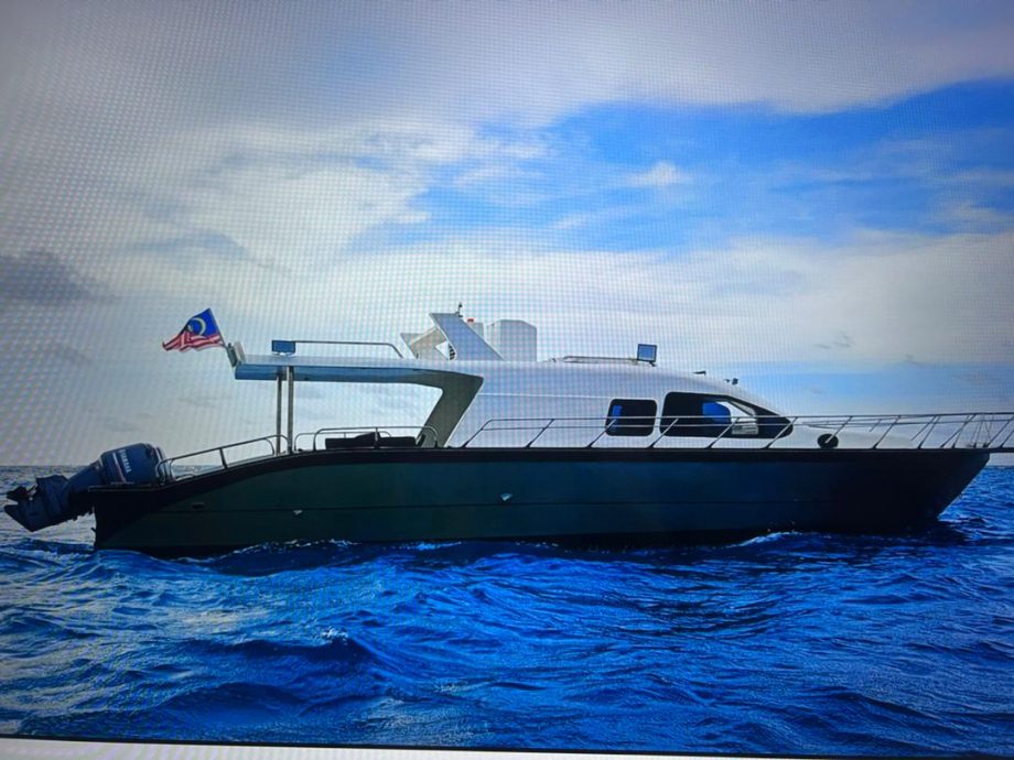 神秘游艇漂浮海军基地附近海域 船上藏有190万令吉毒品