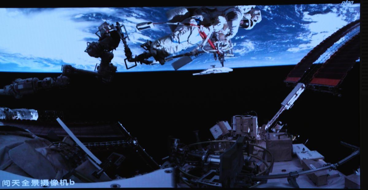 神舟二十乘组完成第三次出舱 陈冬刷新中国航天员出舱次数纪录