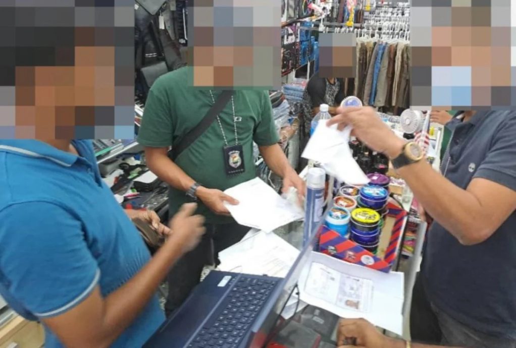 移民局破伪造证件和非法按摩