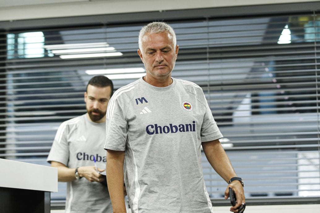 穆帅含泪悼念前波图爱徒  科斯塔心脏骤停逝世