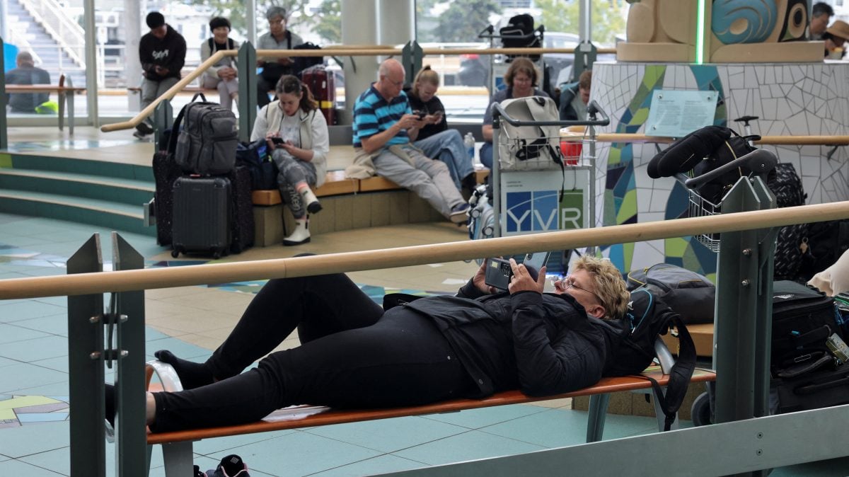 空服员拒绝结束罢工 加航暂缓航班恢复计划