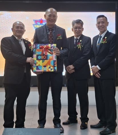 第3版∕请签发(大北马)庄俊隆冀黄佳祯“救”半津华小.独中地税问题,象征收一块钱就好