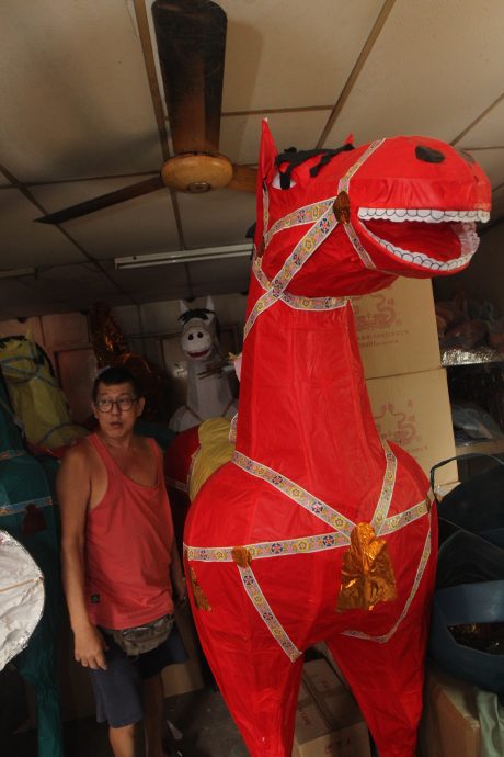 纸扎大士爷传承乏力 老师傅：订单再多也难完成