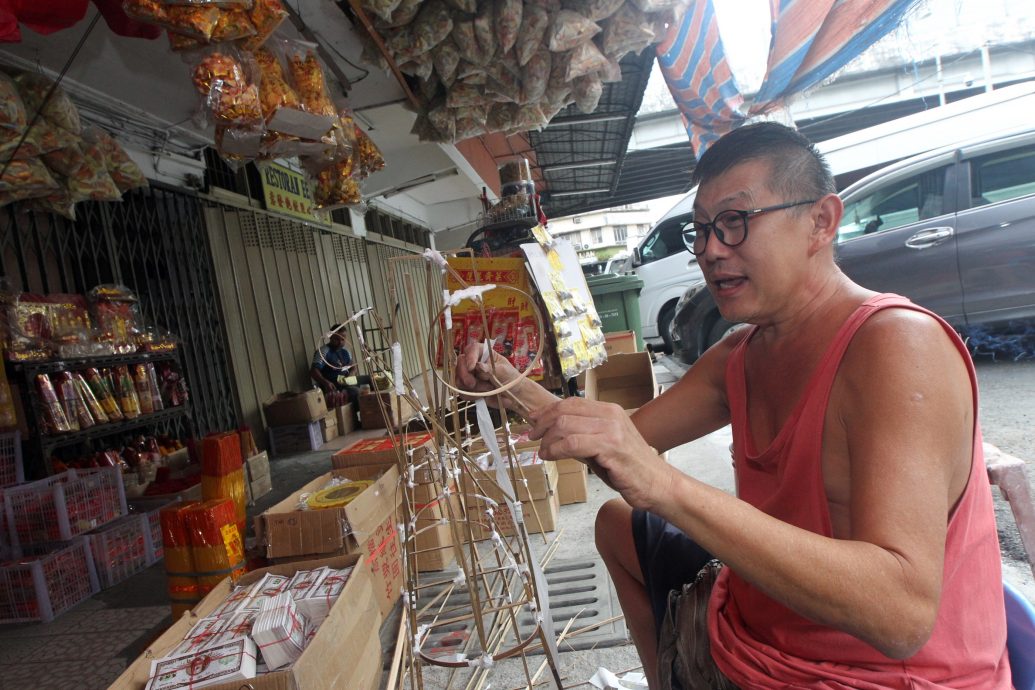 纸扎大士爷传承乏力 老师傅：订单再多也难完成