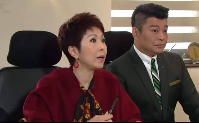 绝迹幕前8年真实状态曝光 关菊英撑谢霆锋罕露面