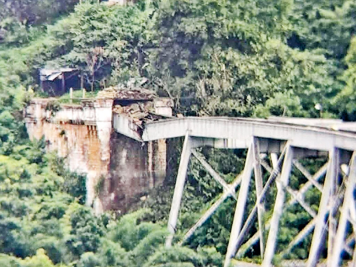 缅甸内战炸毁百年高架铁道桥