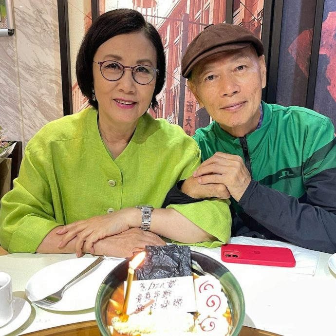 罗家英谈遗产分配 购墓地盼夫妻合葬