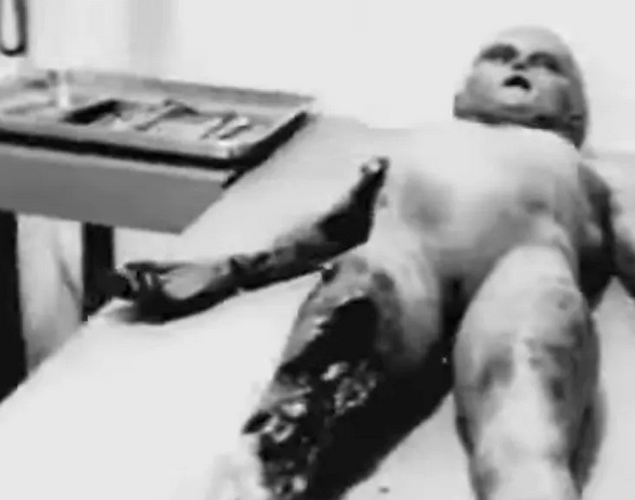 罗斯威尔“外星人解剖片”再掀热议！　30年前震惊全球画面真相揭晓