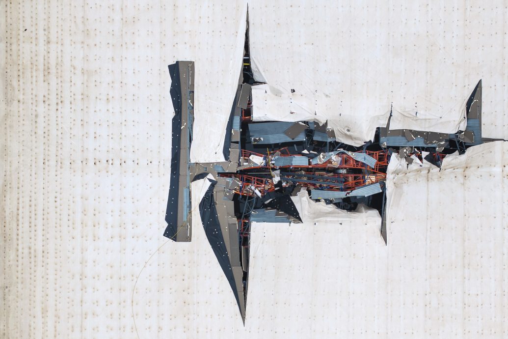 美国中部超级暴风雨 监狱屋顶掀翻囚犯“无瓦遮头”