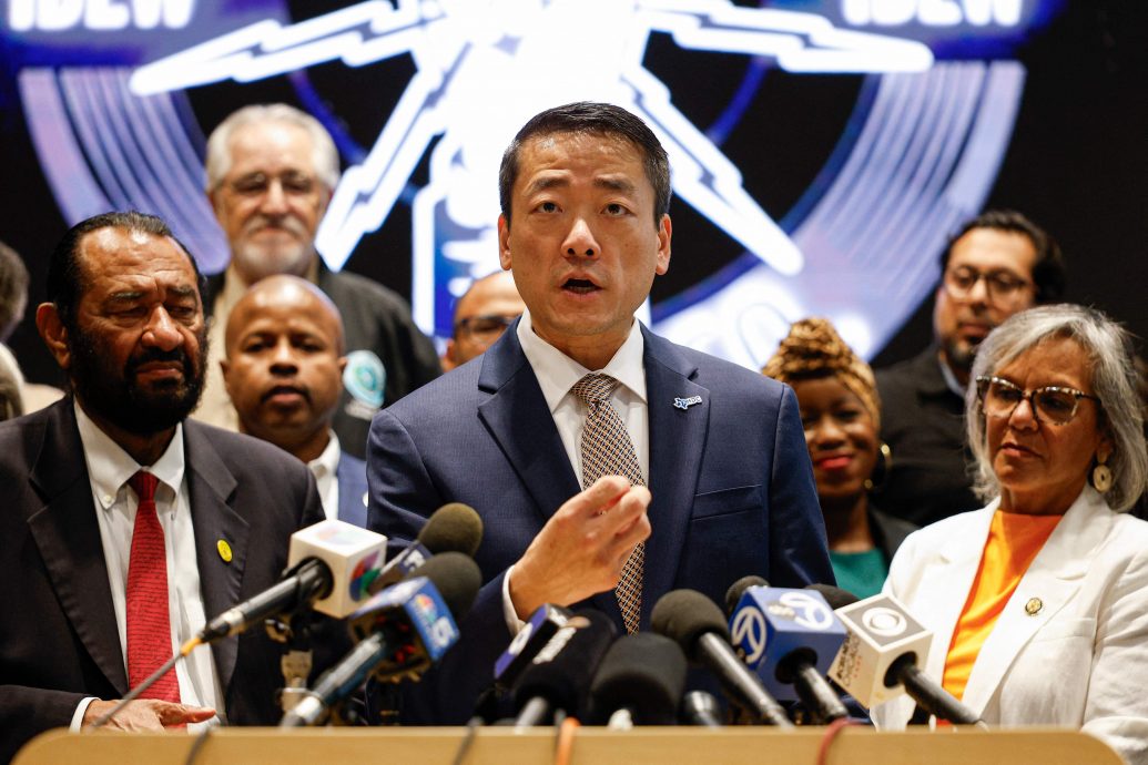 美国民主党议员为阻选区重划出走 得州州长：开除！