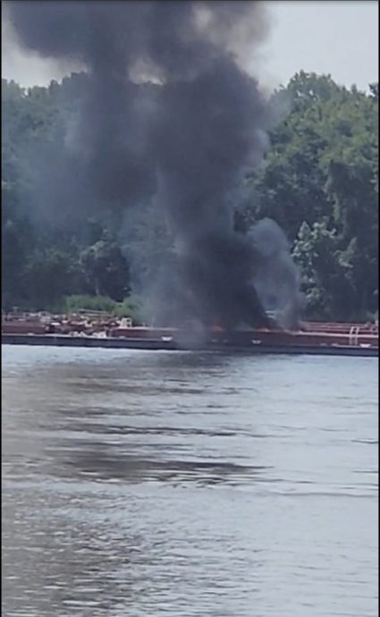 美直升机坠冲货船酿两人死亡 疑电塔障碍灯失灵惹祸