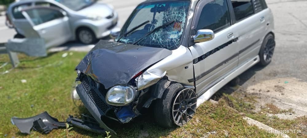 美露2车1摩托车祸 骑士抛飞河边毙命