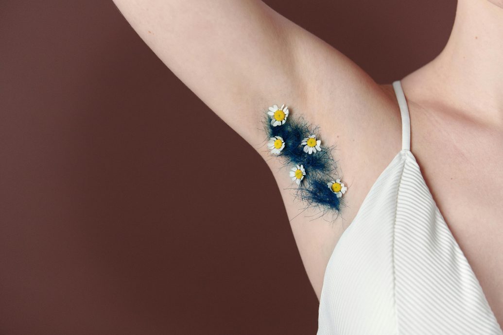 肥肉皱褶部位也要擦止汗剂? 网斥:体味与胖瘦无关