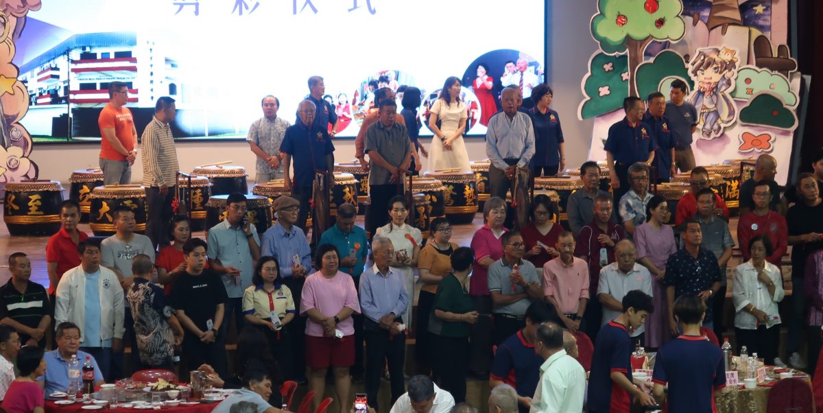 育才校友会筹款为母校 独中华中华小各获3千令吉