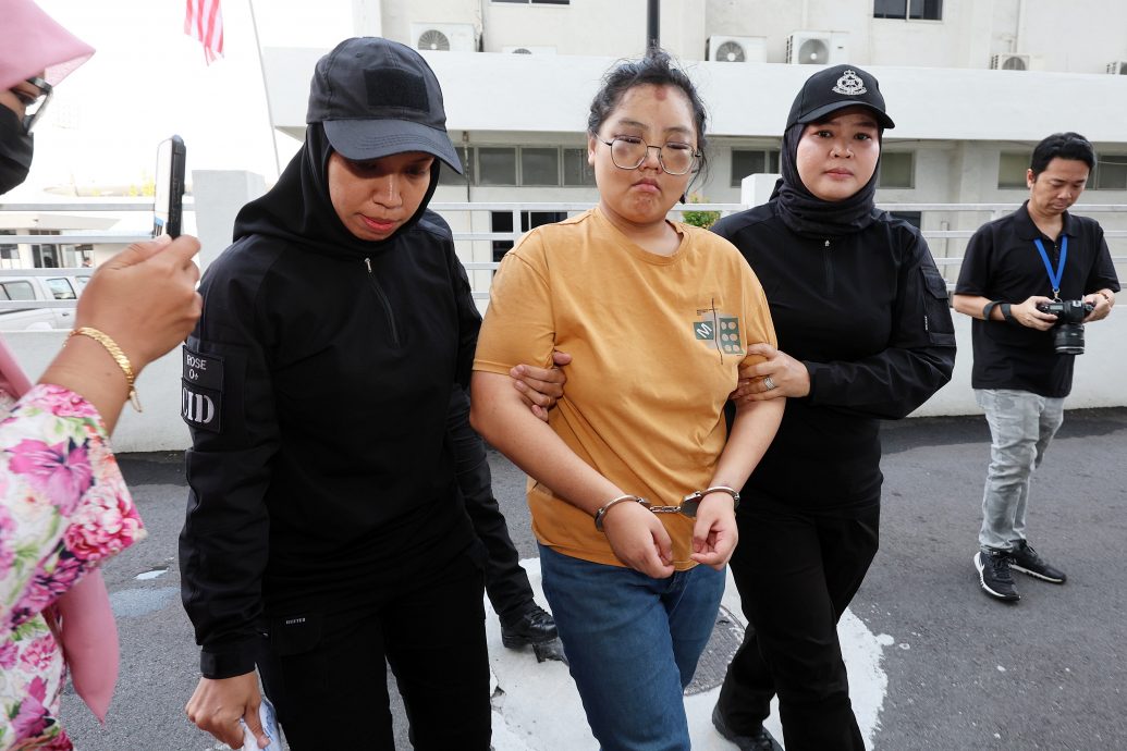 脸部瘀青肿胀像极“咸蛋超人”女被告承认撞墙所致