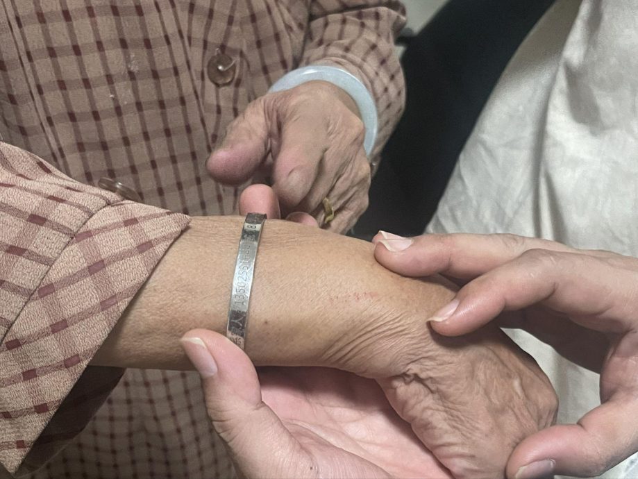 芭提雅街头与家人走散 80岁中国老妇靠一物获救