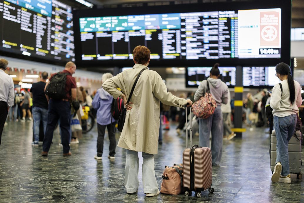 英国苏格兰受风暴“弗洛里斯”袭击　爱丁堡格拉斯哥多趟班机取消