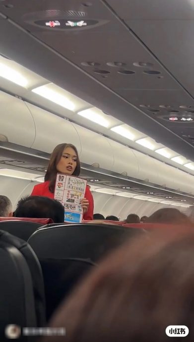 英皇负债被逼“兼职”? 容祖儿撞脸空姐掀热议