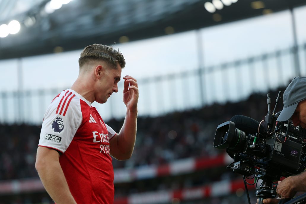 英超|约克雷斯梅开二度回击质疑  枪手5球狂胜利兹