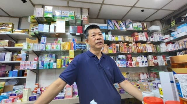 药房“猫店长”养了13年疑被偷 老板不舍“盼偷猫者好好照顾”