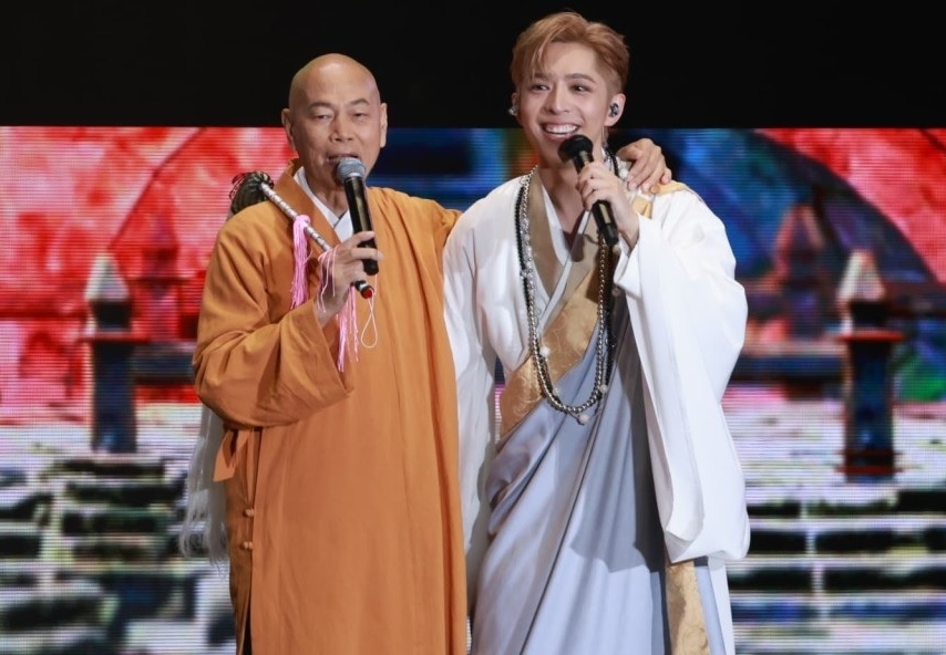 菲道尔邀合作写歌 吕爵安自嘲“难听歌手俱乐部”上榜