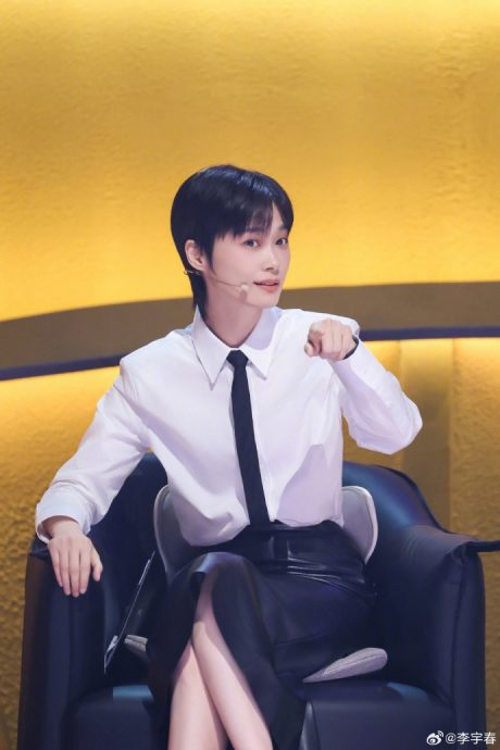 被传嫁78岁法国富豪“瘫痪潦倒”　李宇春：子虚乌有