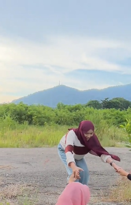 视频|“沟渠恐惧症”？女生不敢过水沟意外引共鸣