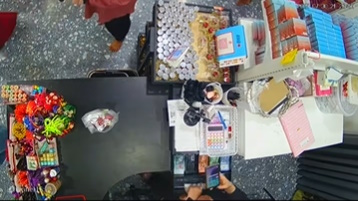 视频|上班带个超大包 原来是为了……